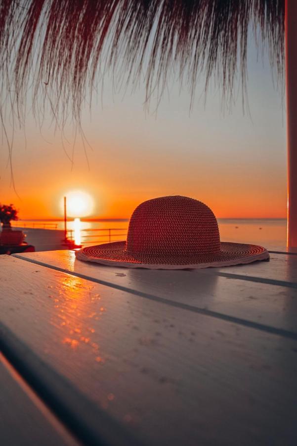 Bellavista Suites Монополи Екстериор снимка