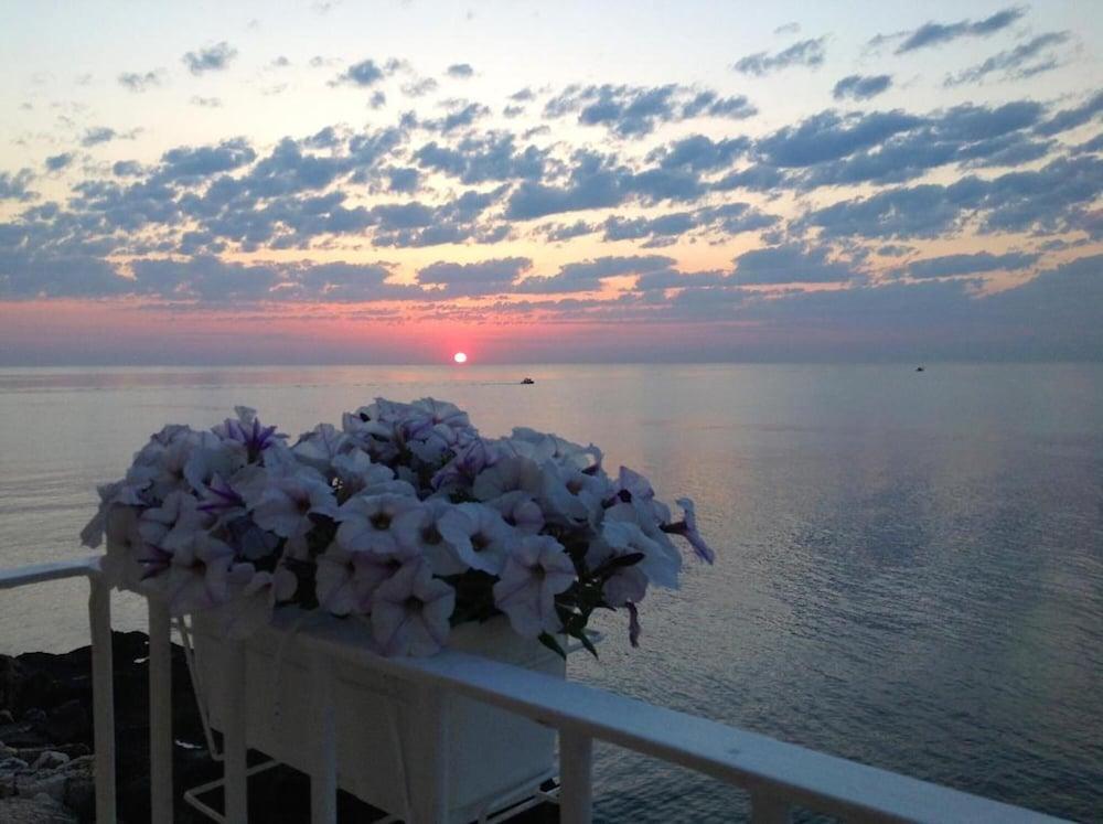 Bellavista Suites Монополи Екстериор снимка